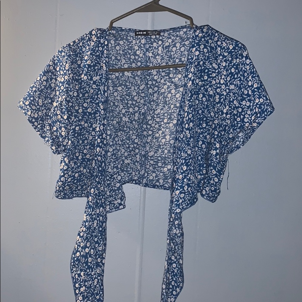 Tops - Picture 6 of 7